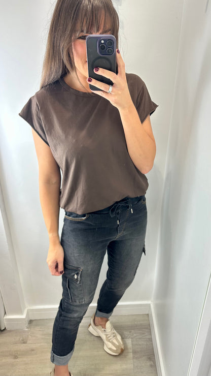 BROWN CAP SLEEVE TEE