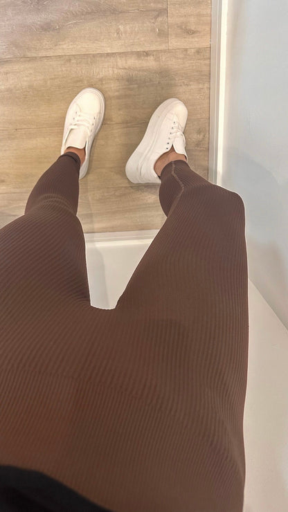 BROWN RIBBED SEAM FREE LEGGINGS