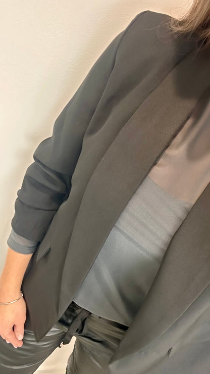 BLACK RUCHED SLEEVE BLAZER