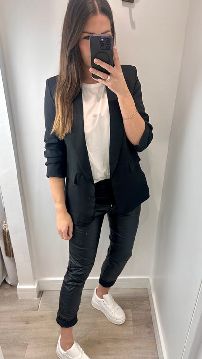 BLACK RUCHED SLEEVE BLAZER