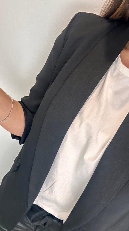 BLACK RUCHED SLEEVE BLAZER