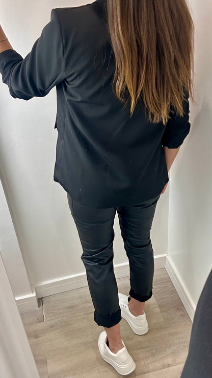 BLACK RUCHED SLEEVE BLAZER