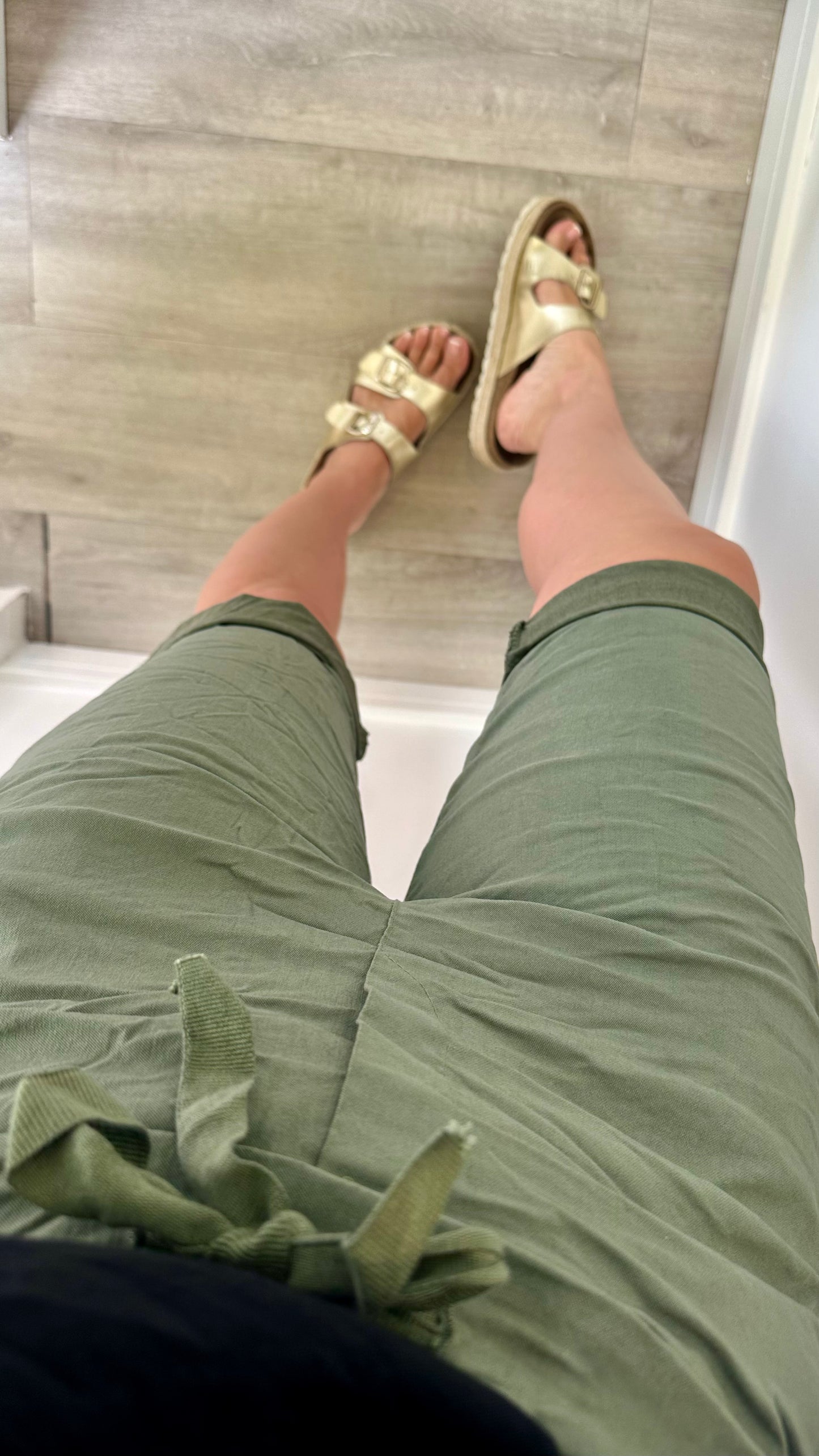 KHAKI MAGIC SHORTS