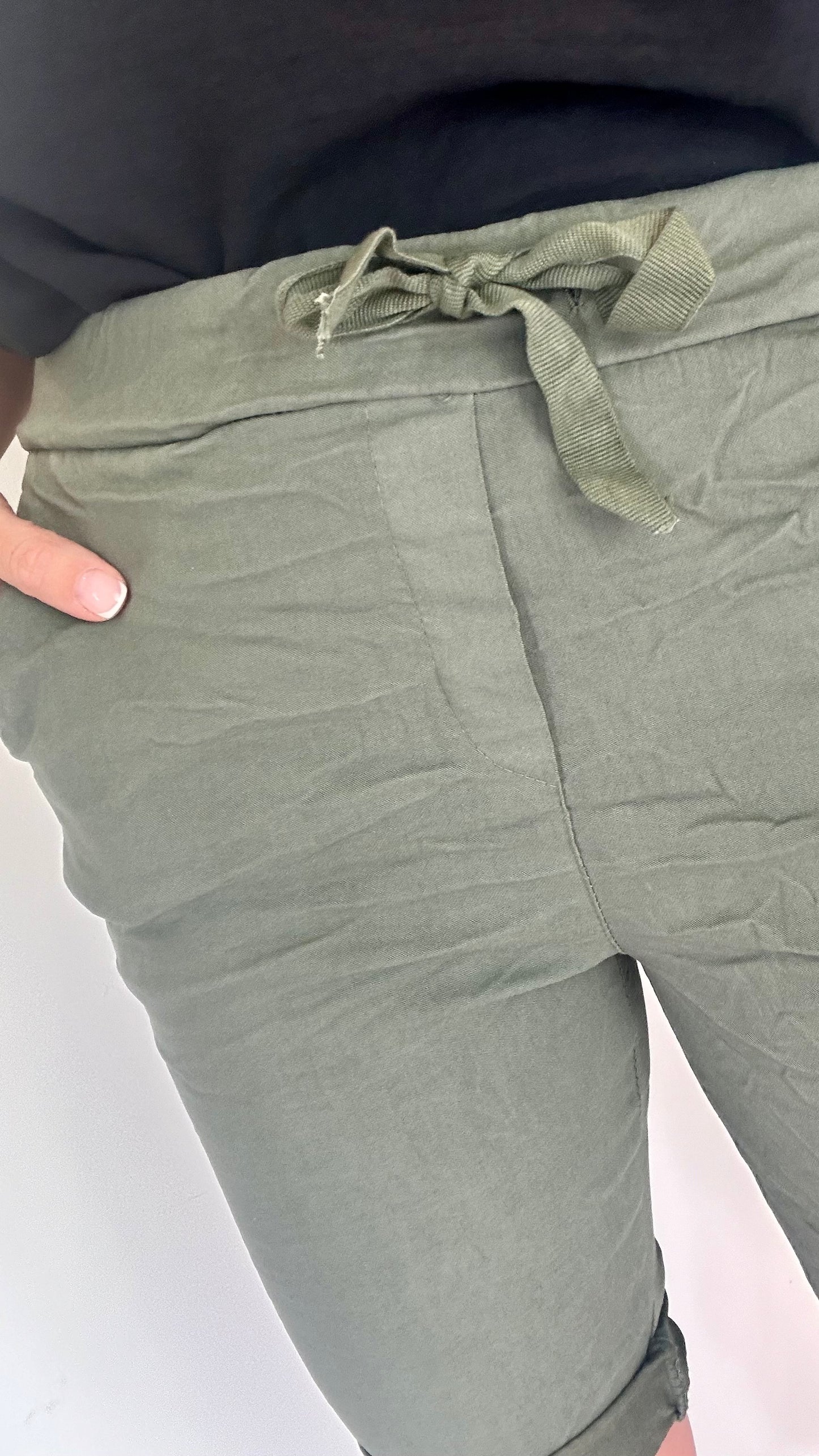 KHAKI MAGIC SHORTS