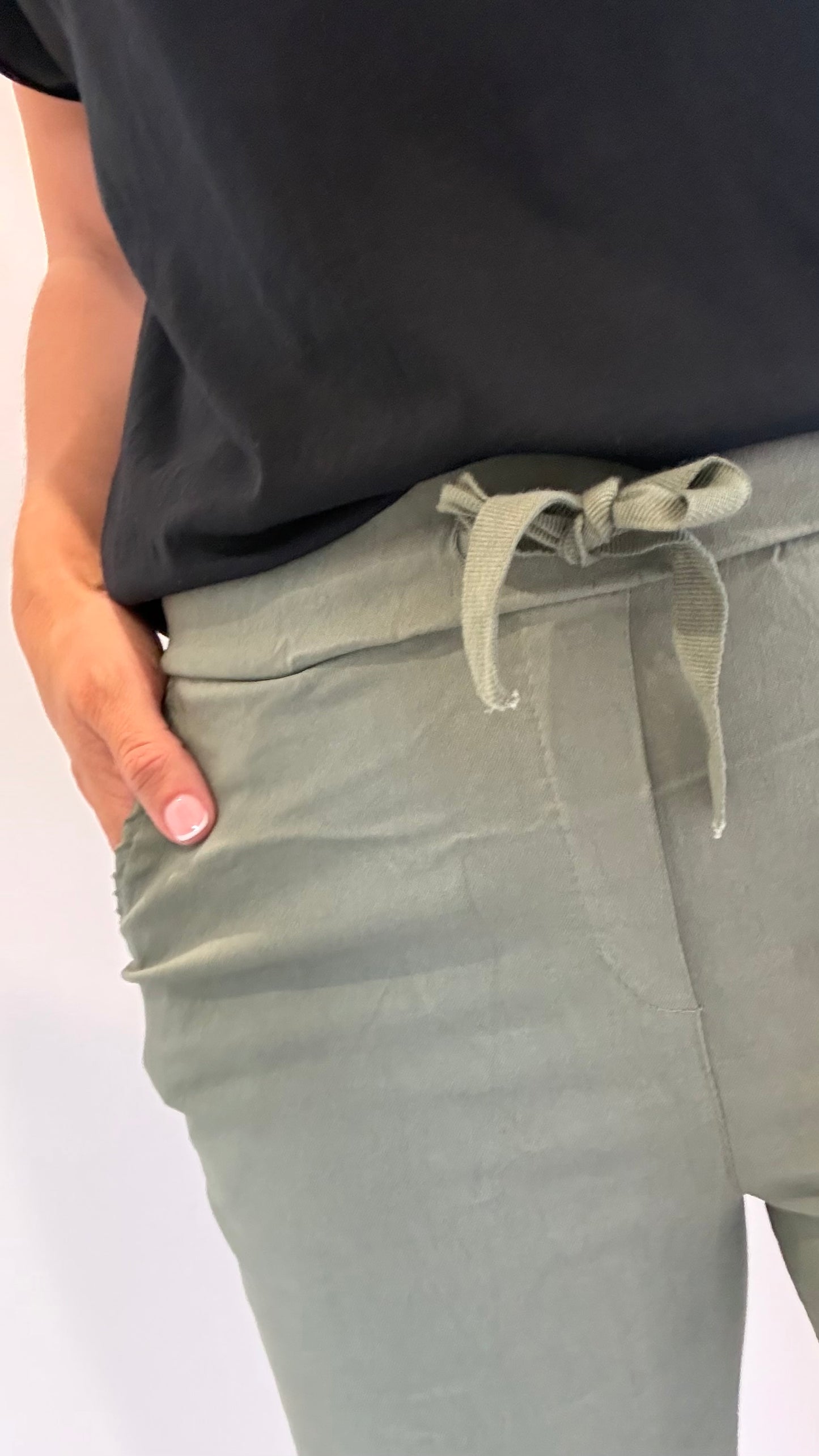 KHAKI MAGIC SHORTS