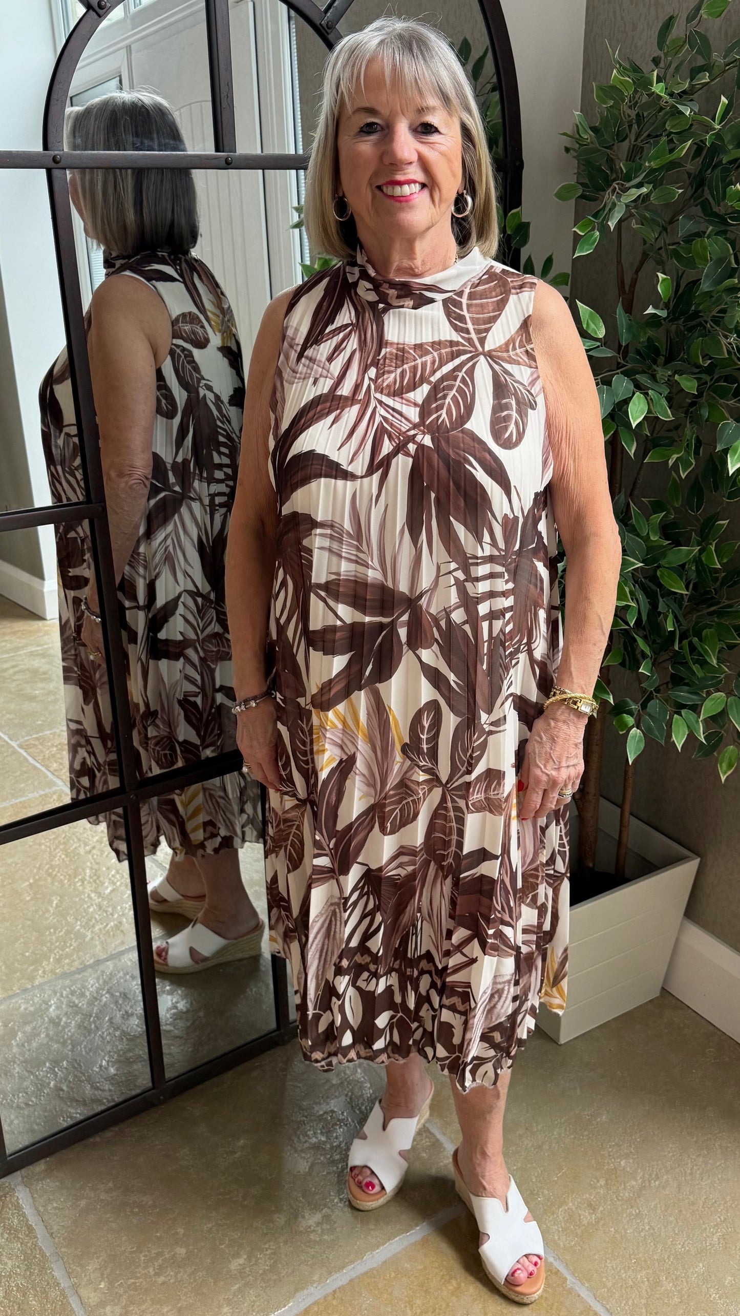 LEAF PRINT PLEATED MIDI DRESS – CREAM/BROWN