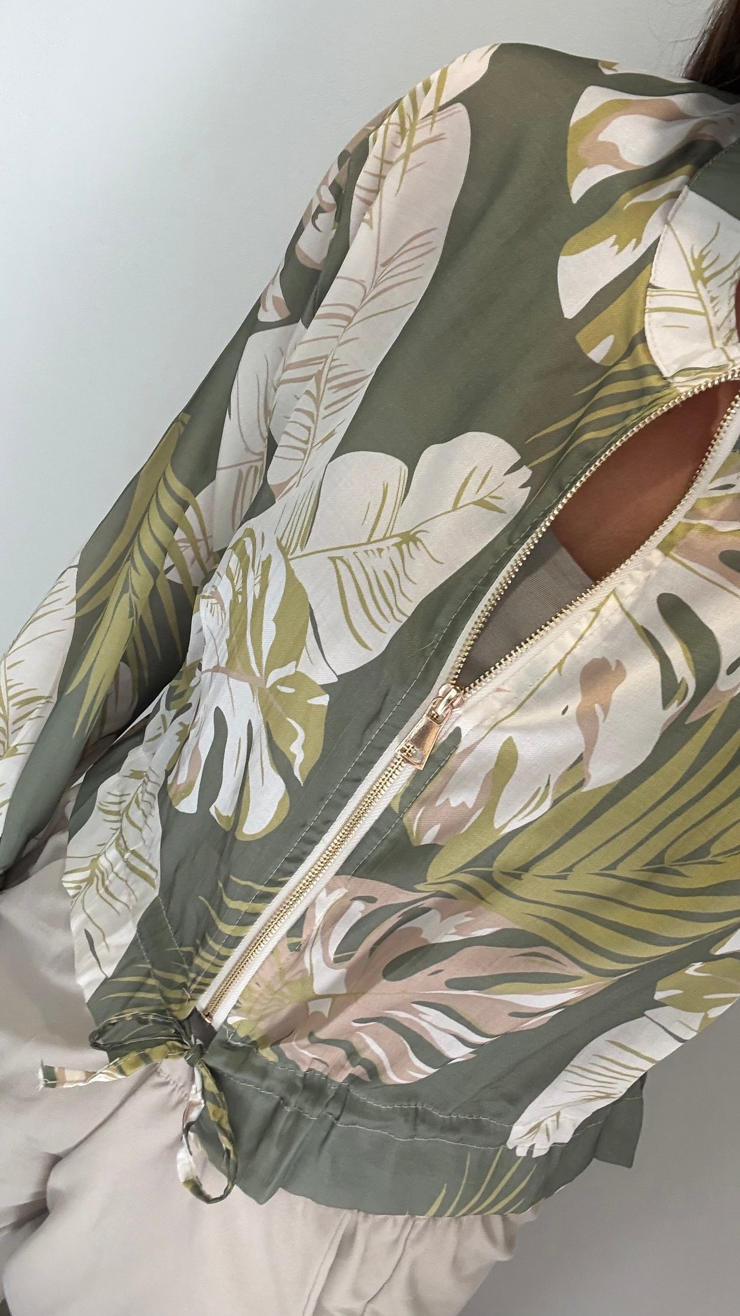 LEAF PRINT SILKY BOMBER JACKET