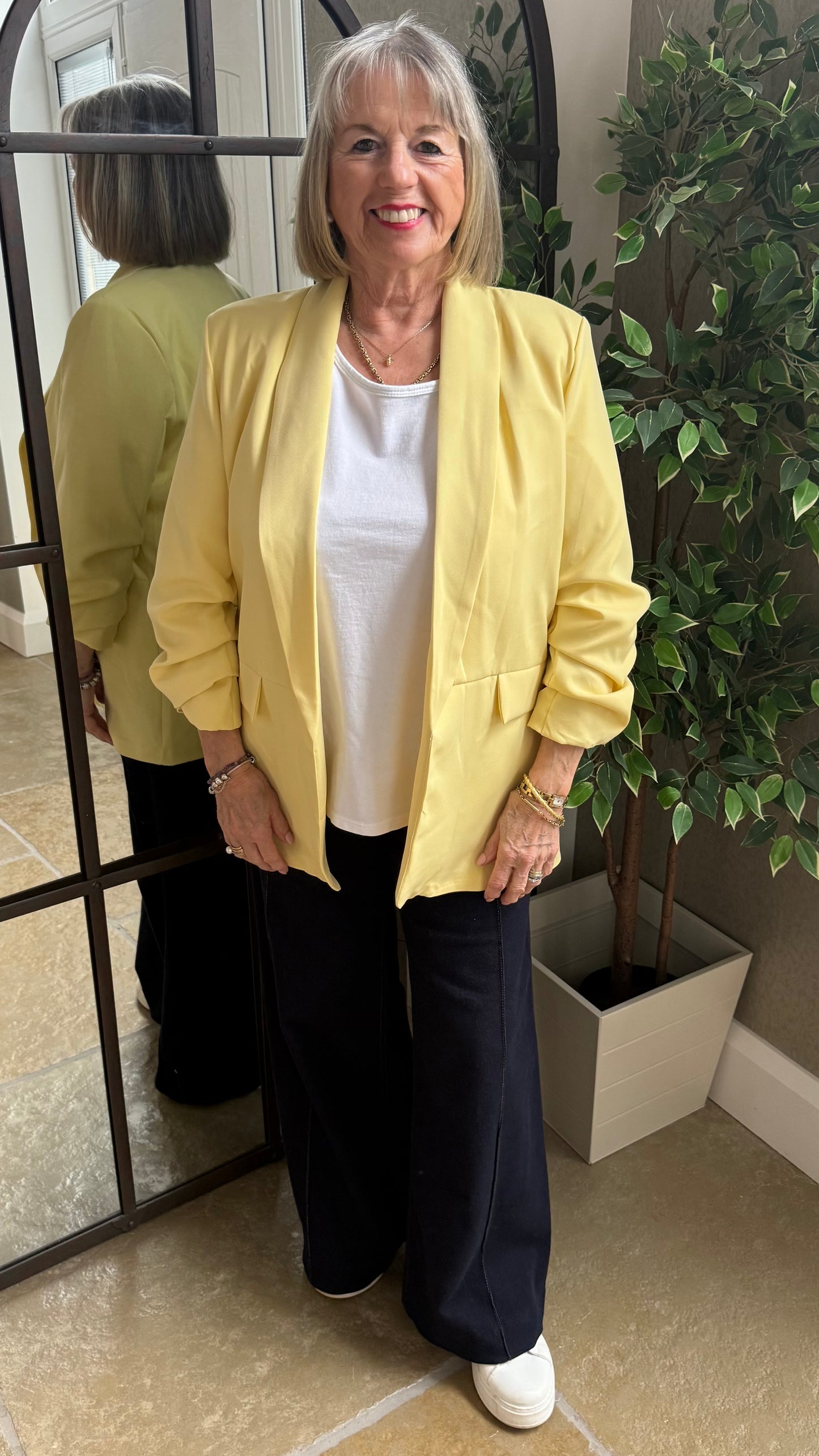 LEMON RUCHED SLEEVE BLAZER