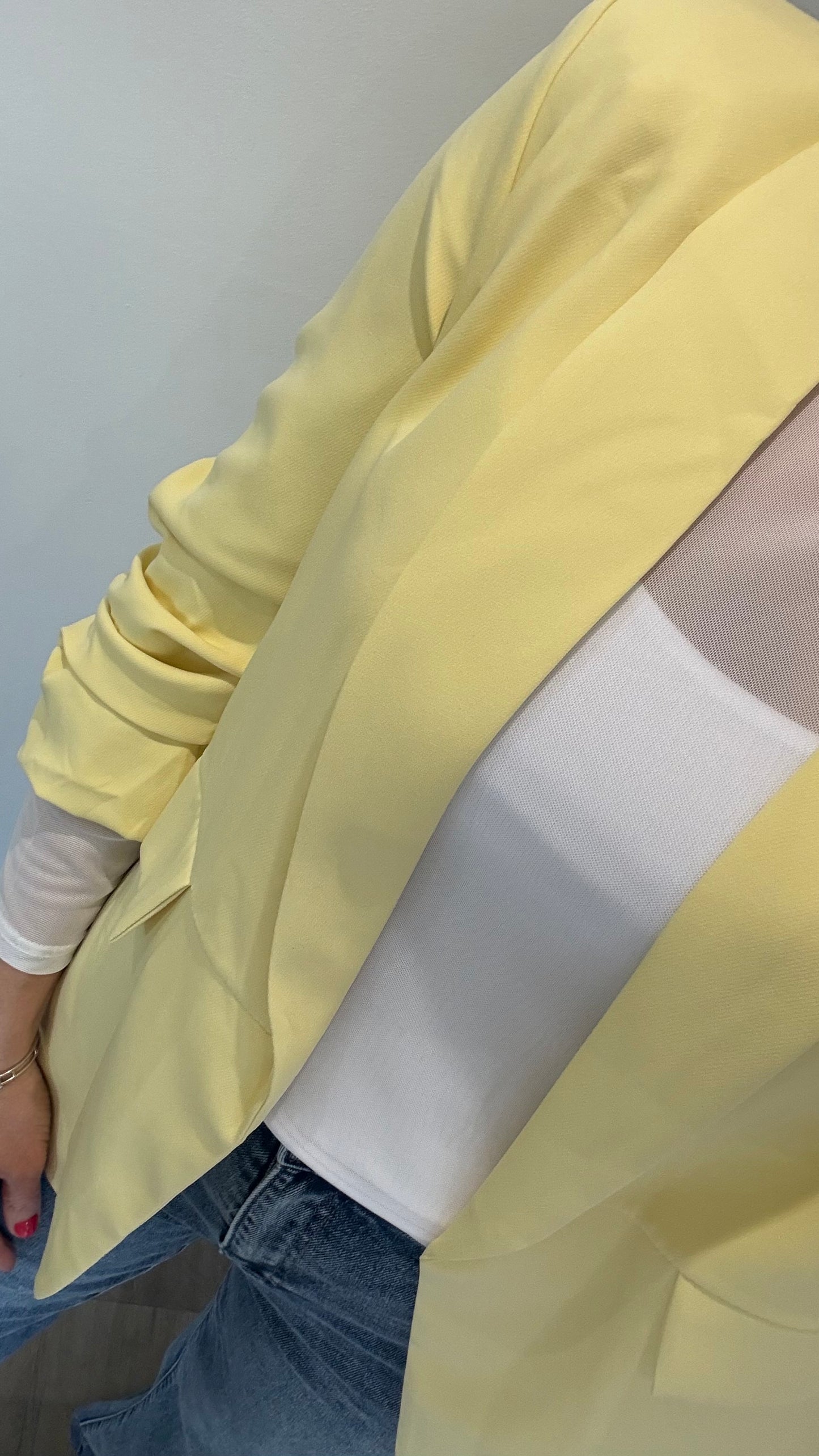 LEMON RUCHED SLEEVE BLAZER