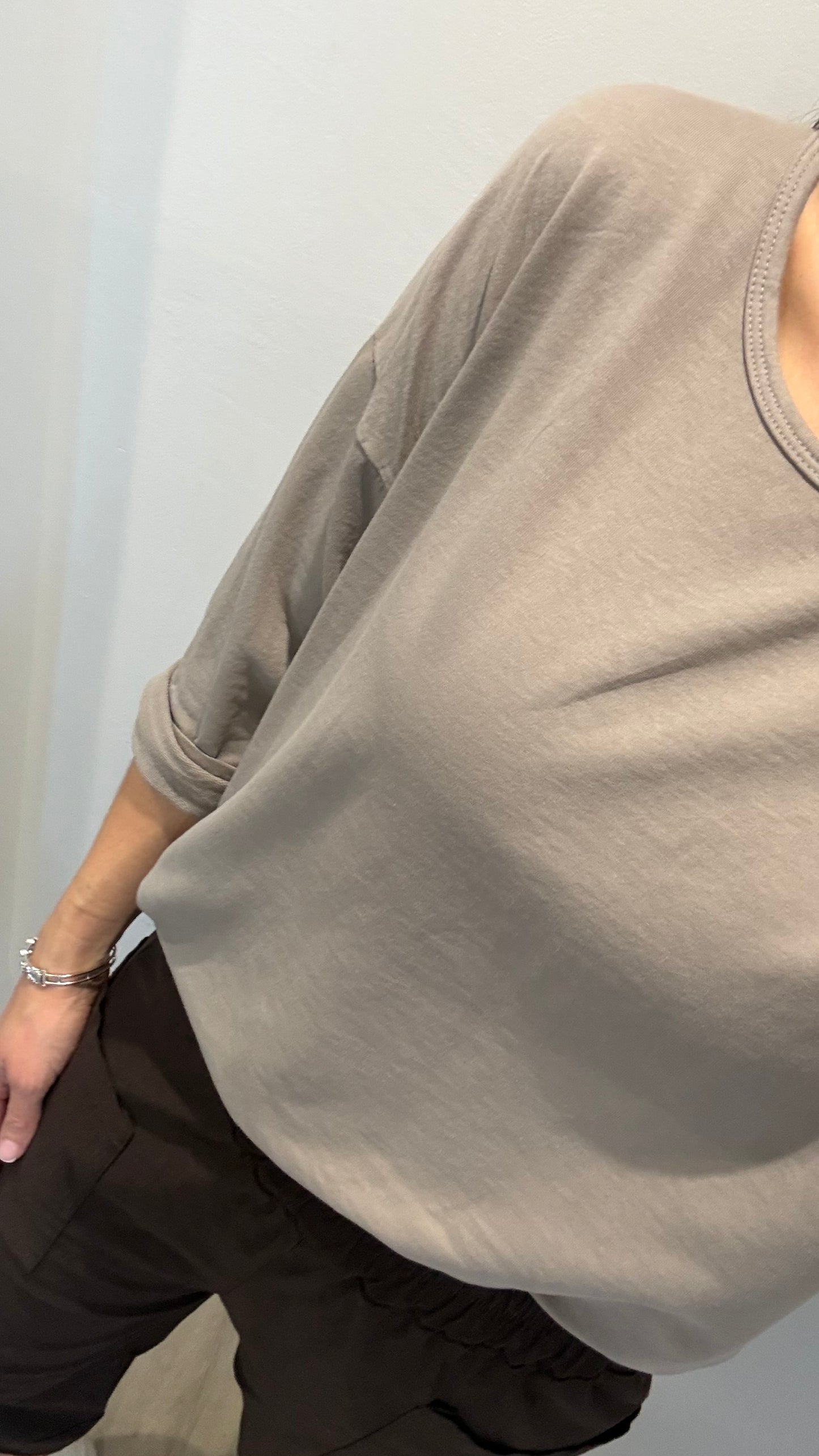 MOCHA ROLL SLEEVE SWEAT