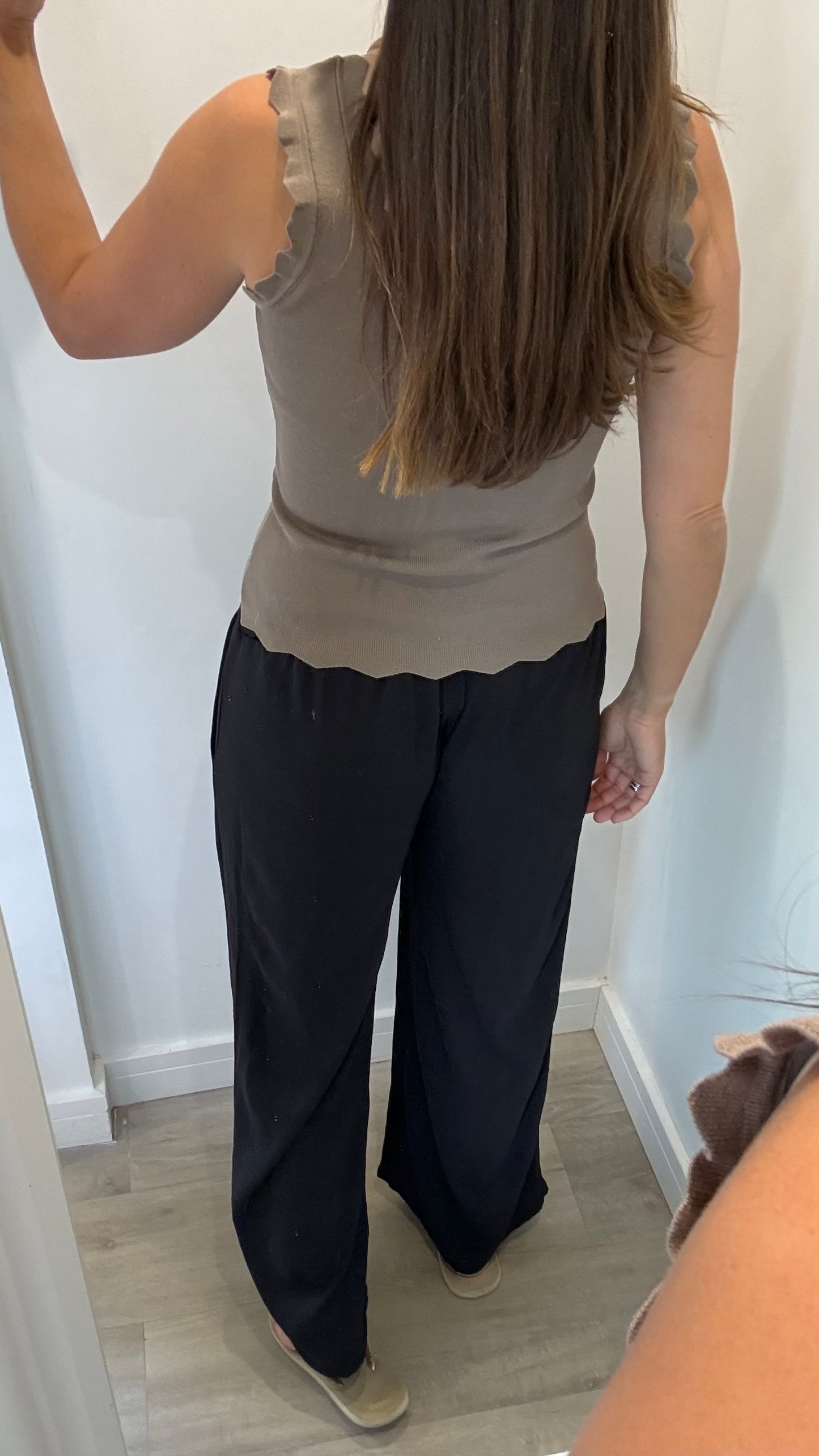 MOCHA SCALLOP VEST TOP
