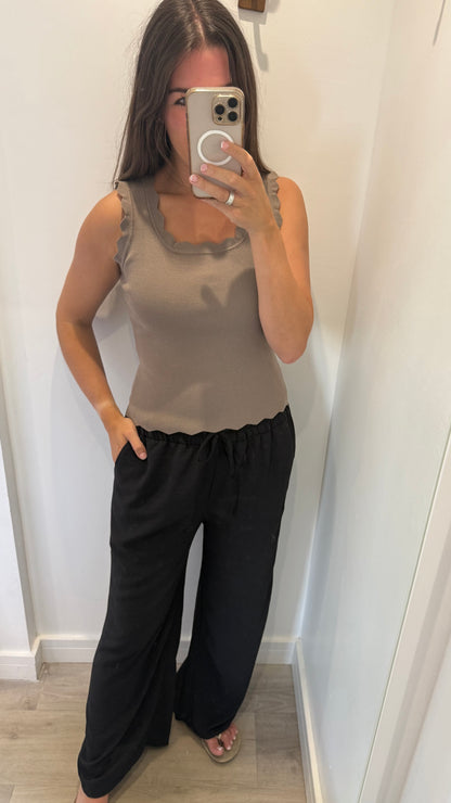 MOCHA SCALLOP VEST TOP