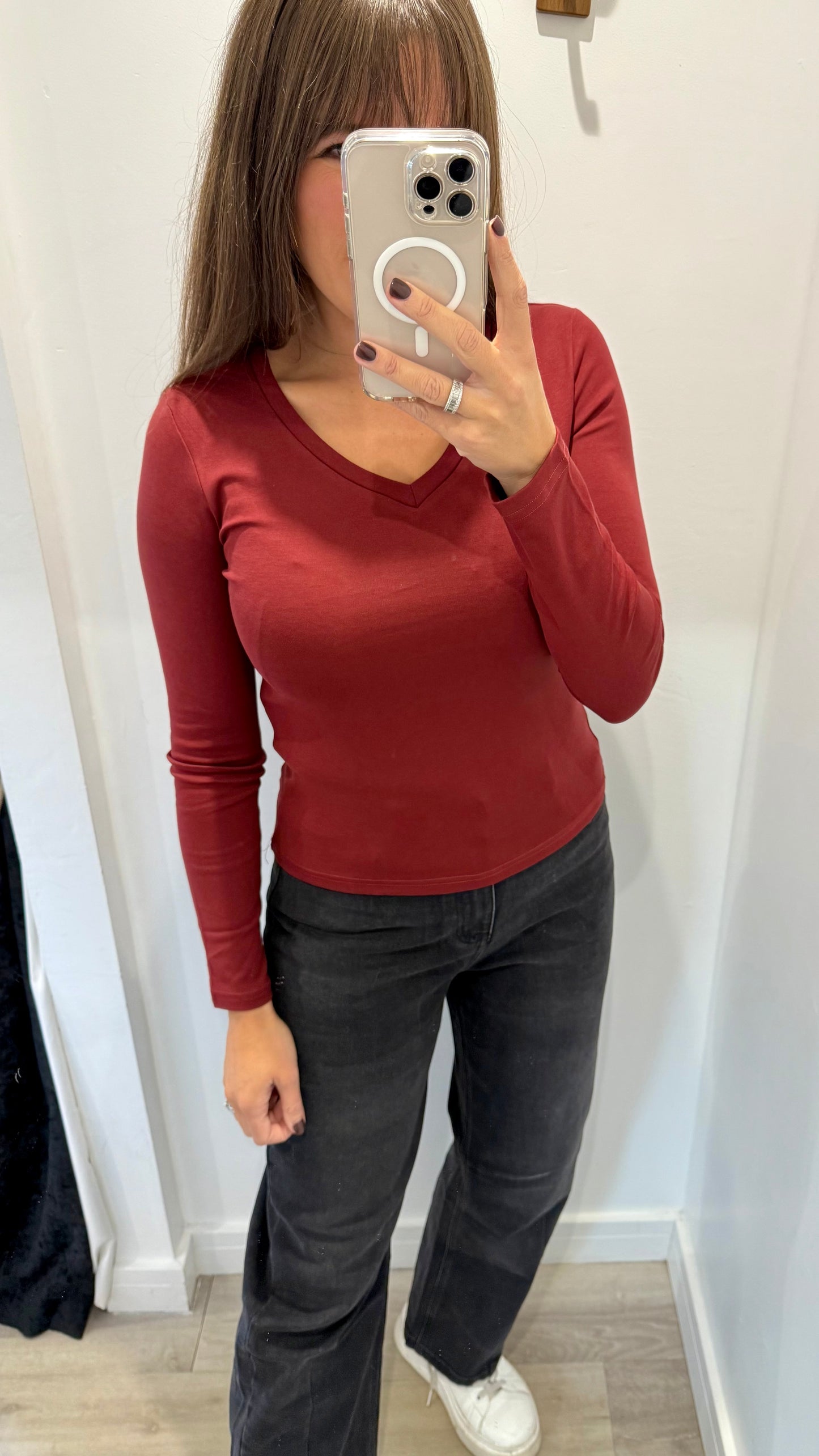 MERLOT V-NECK STRETCH BASIC TOP
