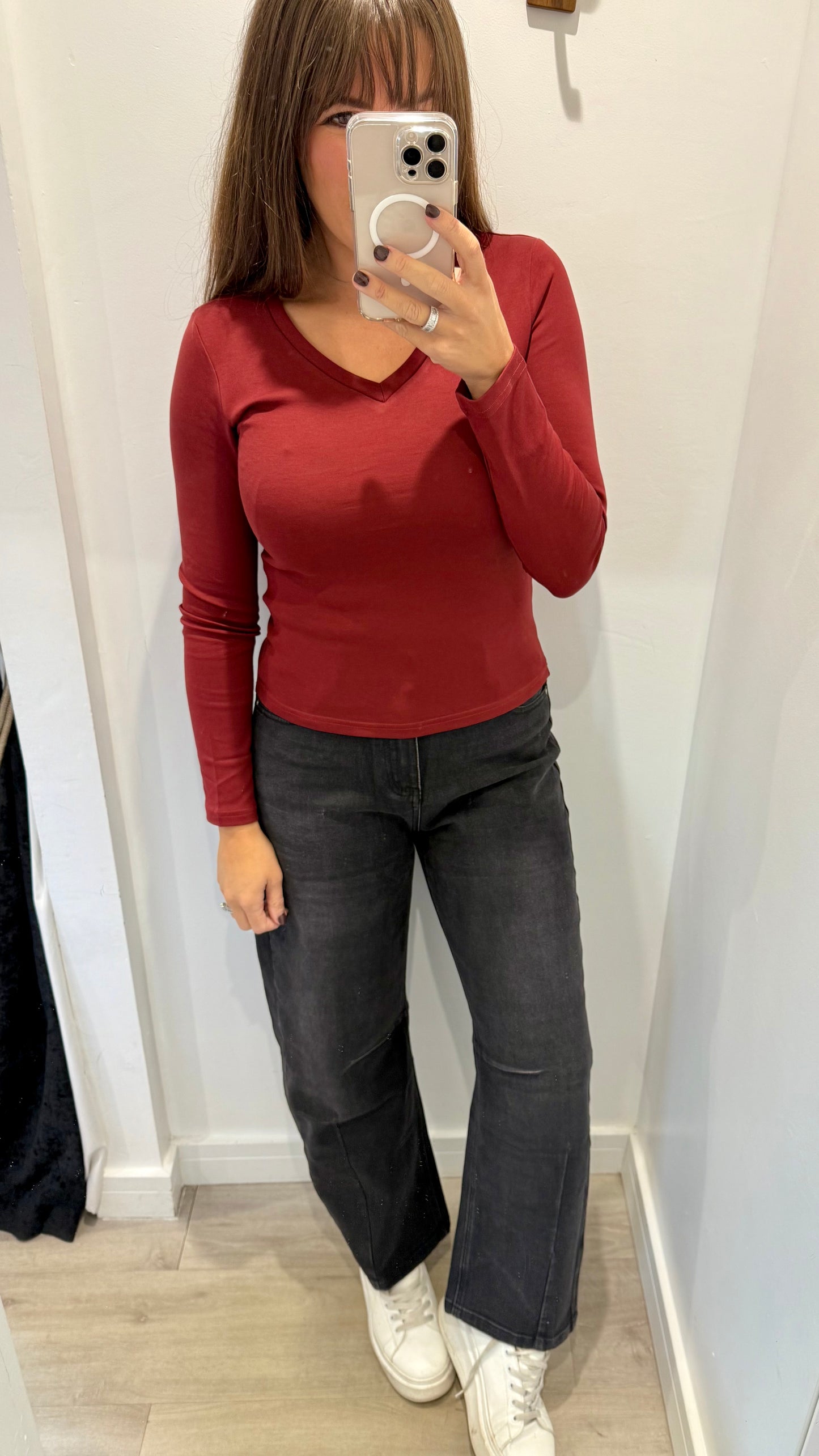 MERLOT V-NECK STRETCH BASIC TOP