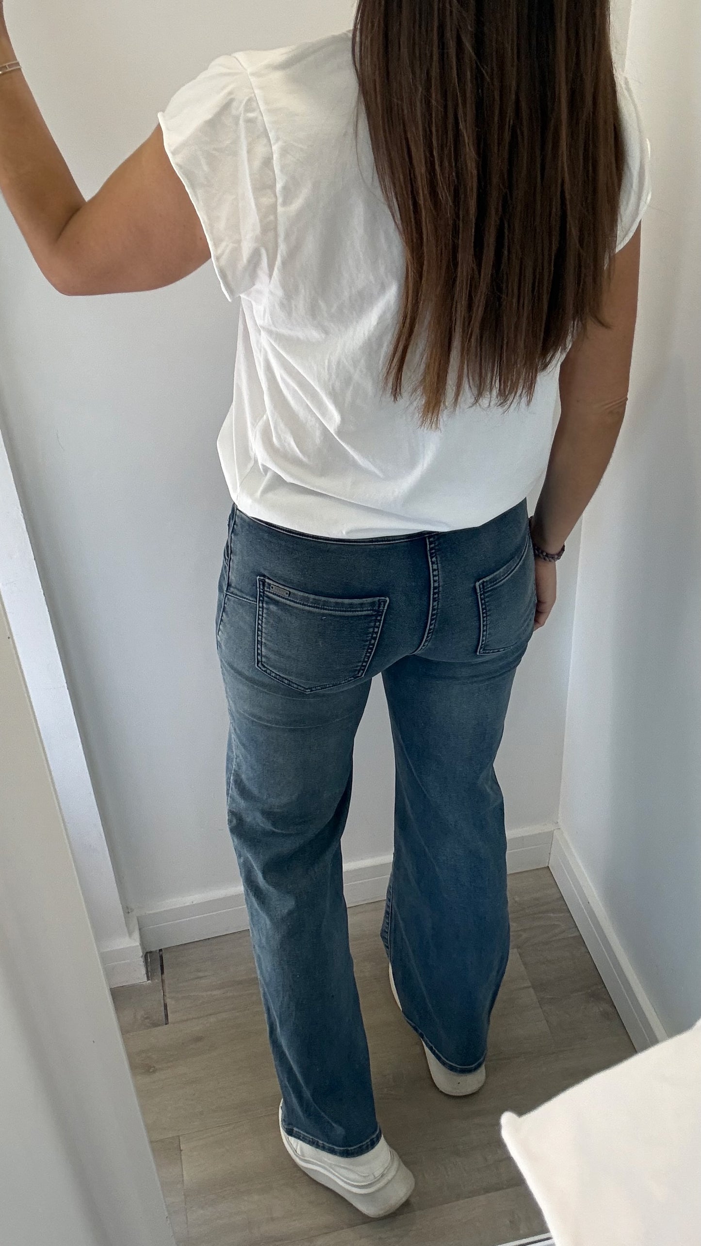 MID DENIM WASH TOCADO JEANS (STRAIGHT LEG)