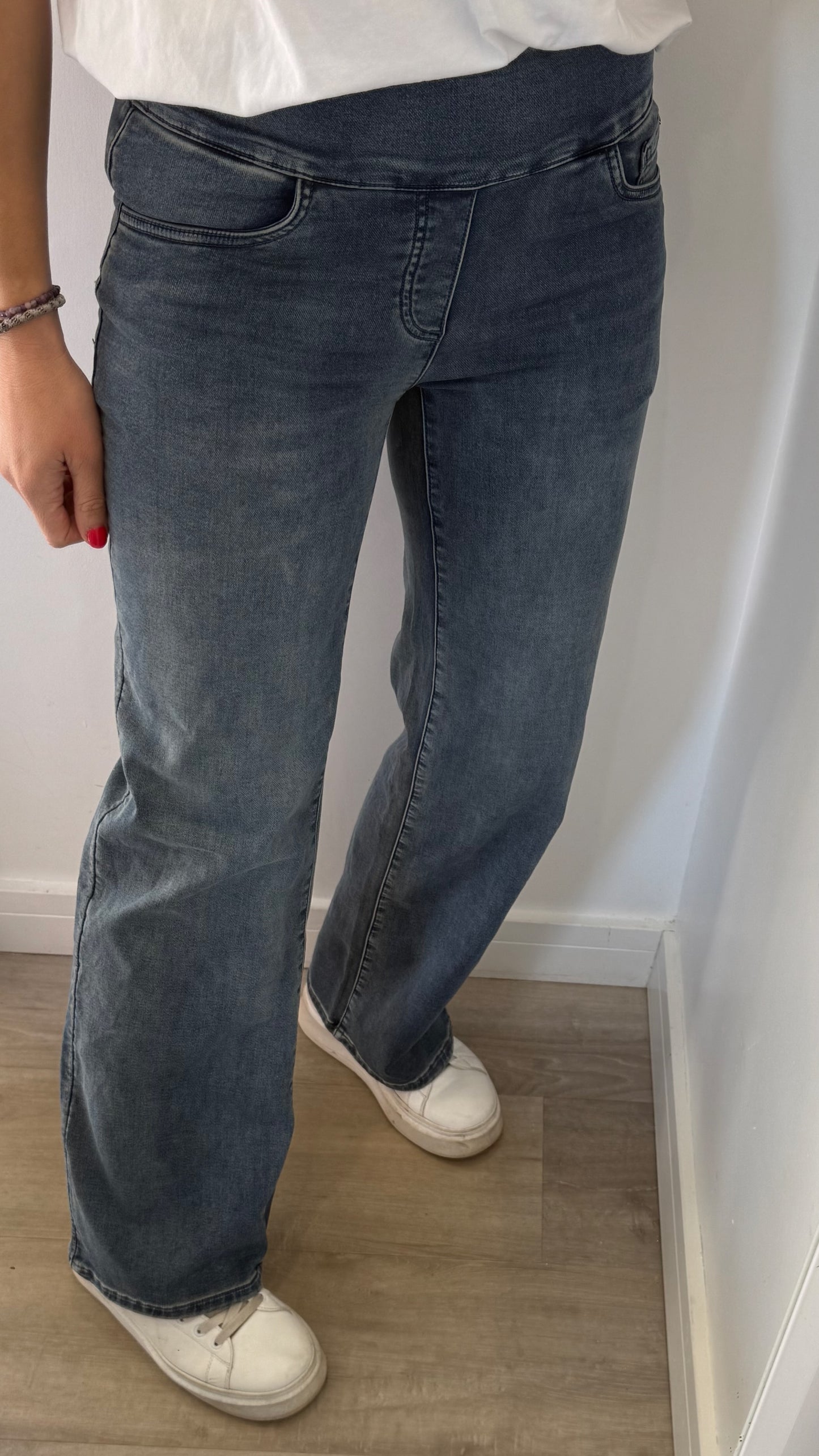 MID DENIM WASH TOCADO JEANS (STRAIGHT LEG)