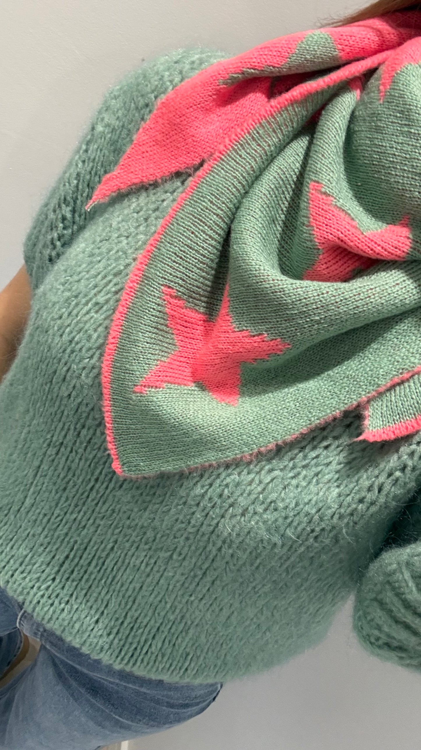 REVERSIBLE TRIANGLE STAR KNIT SCARF - MINT WITH CORAL