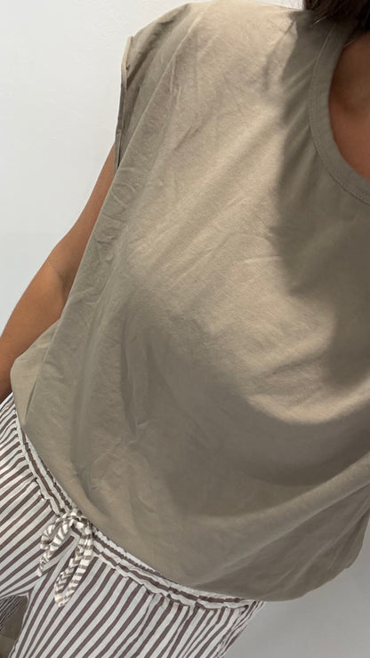 MOCHA CAP SLEEVE TEE