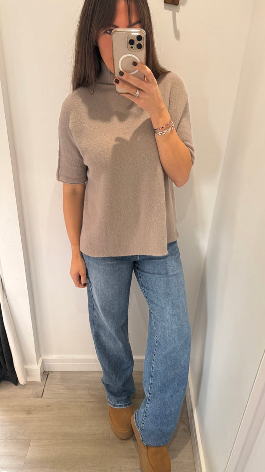 MOCHA SHORT SLEEVE TURTLENECK KNIT TOP