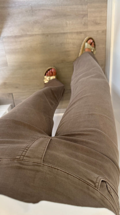 MOCHA TOCADO JEANS (STRAIGHT LEG)