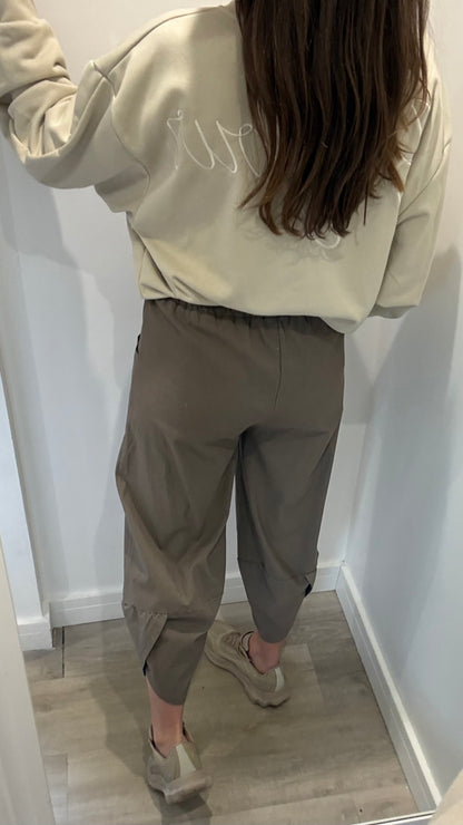 MOCHA CROPPED POCKET TROUSERS