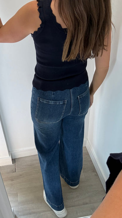 NAVY SCALLOP EDGE FINE KNIT VEST TOP