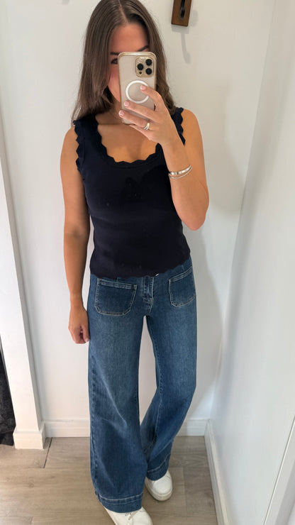 NAVY SCALLOP EDGE FINE KNIT VEST TOP