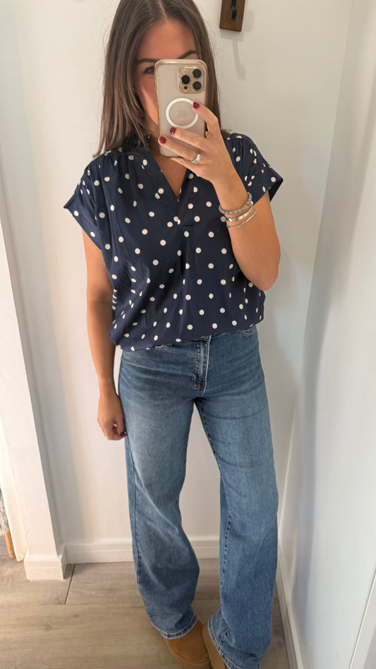 NAVY SPOT V NECK TOP