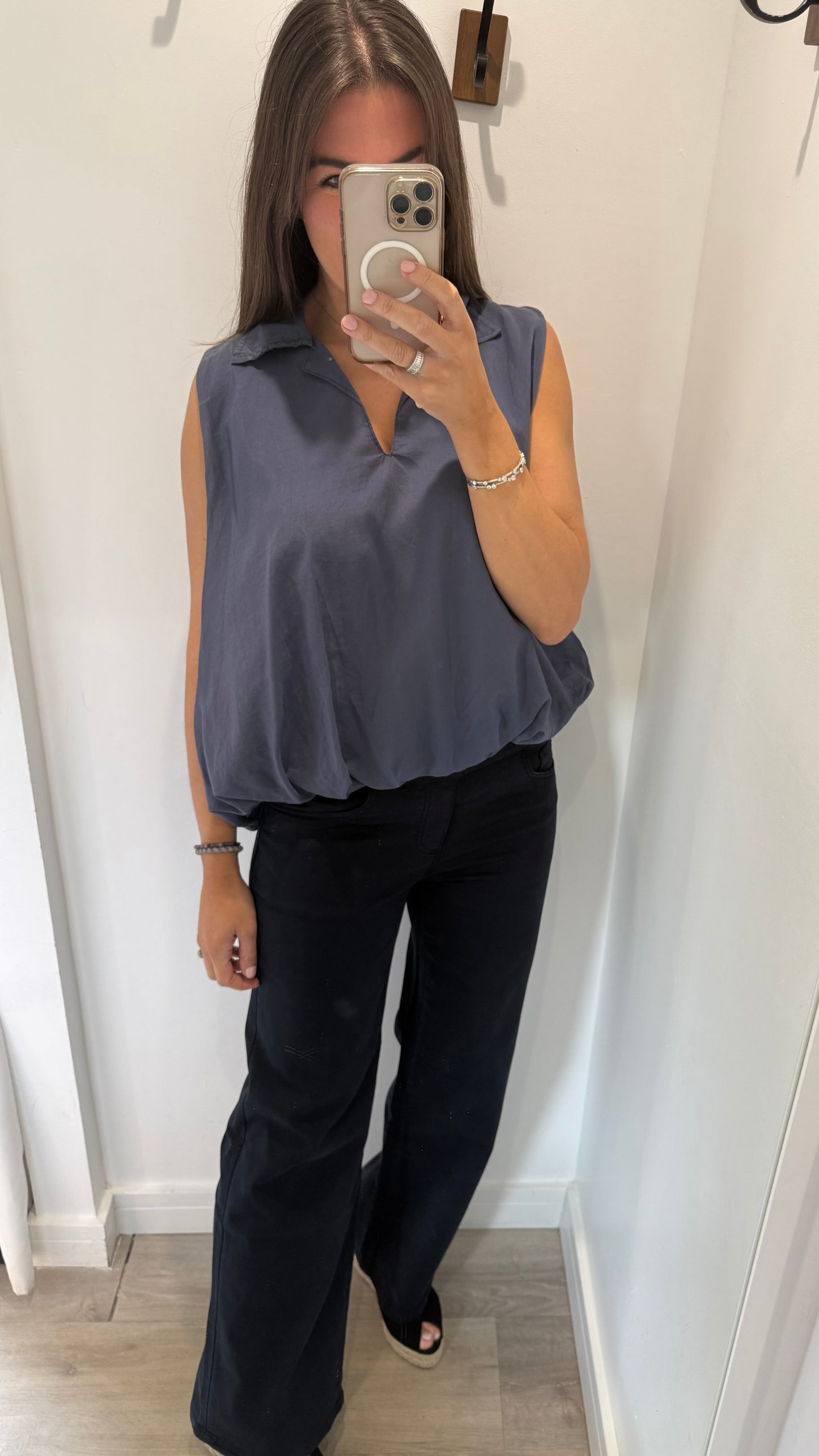 NAVY COLLAR SLEEVELESS TOP