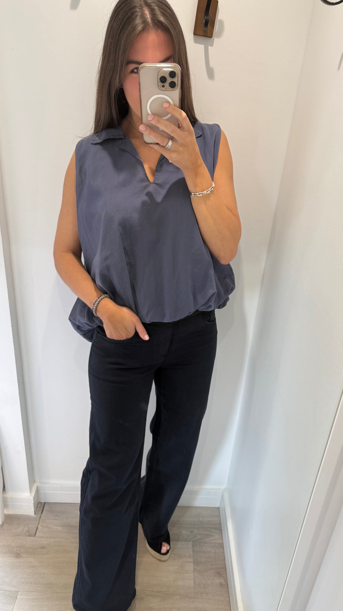 NAVY COLLAR SLEEVELESS TOP