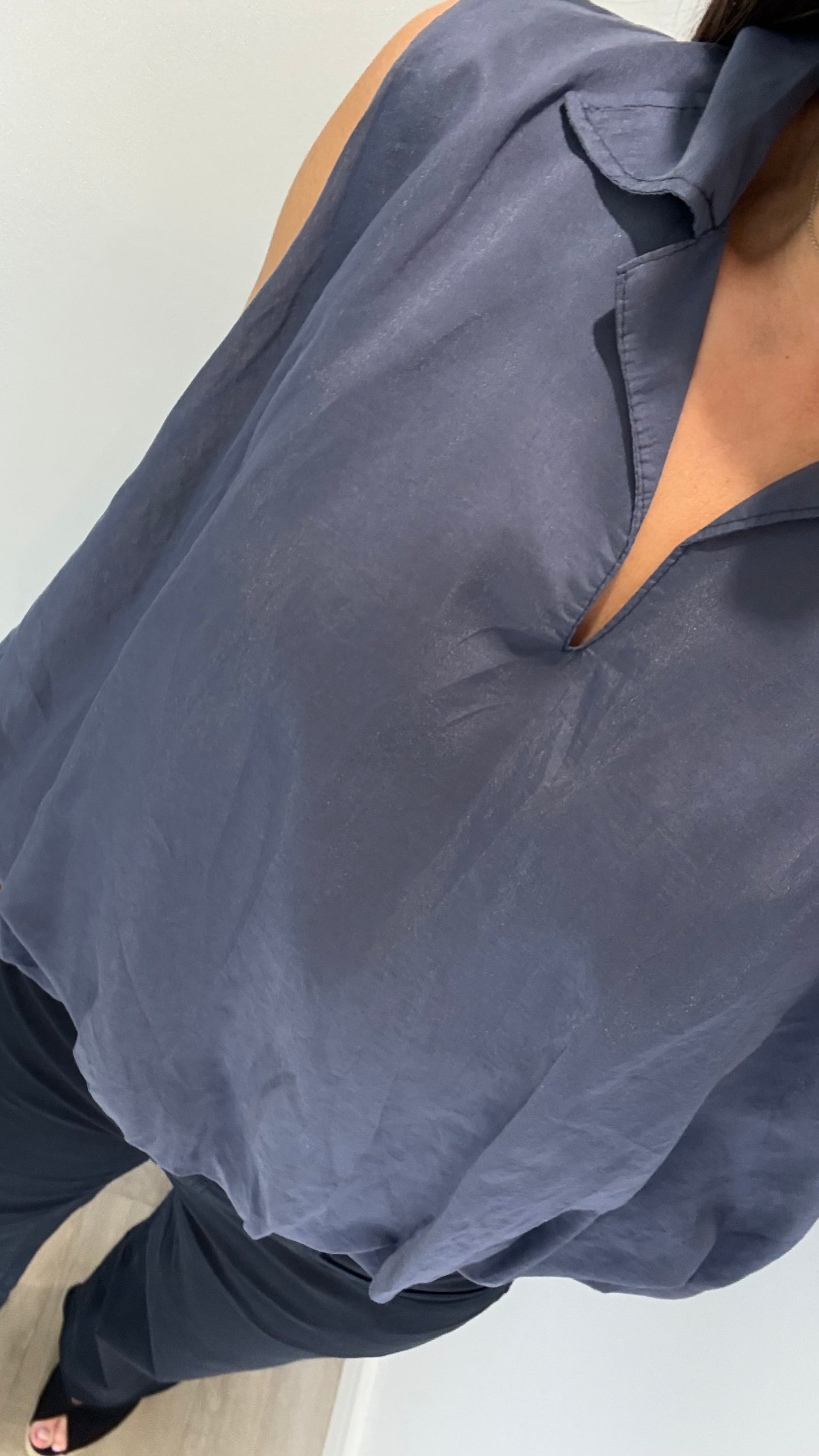 NAVY COLLAR SLEEVELESS TOP