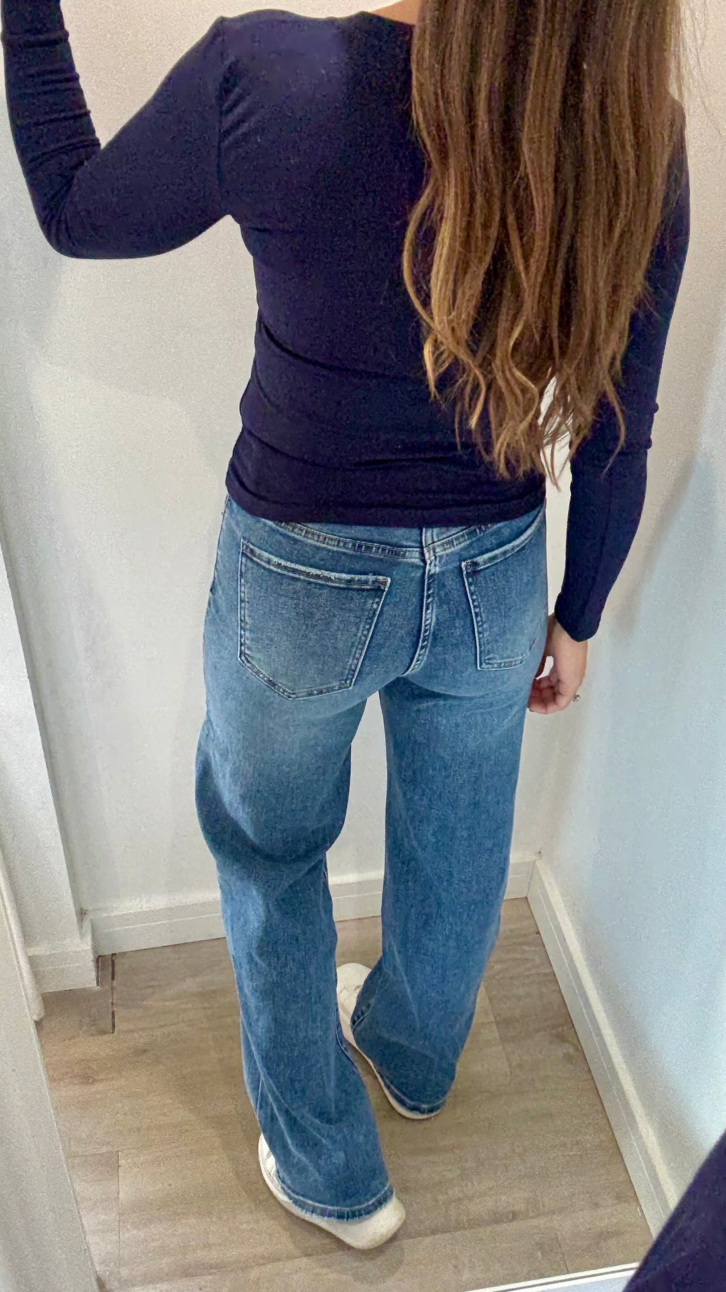 NAVY V-NECK STRETCH BASIC TOP