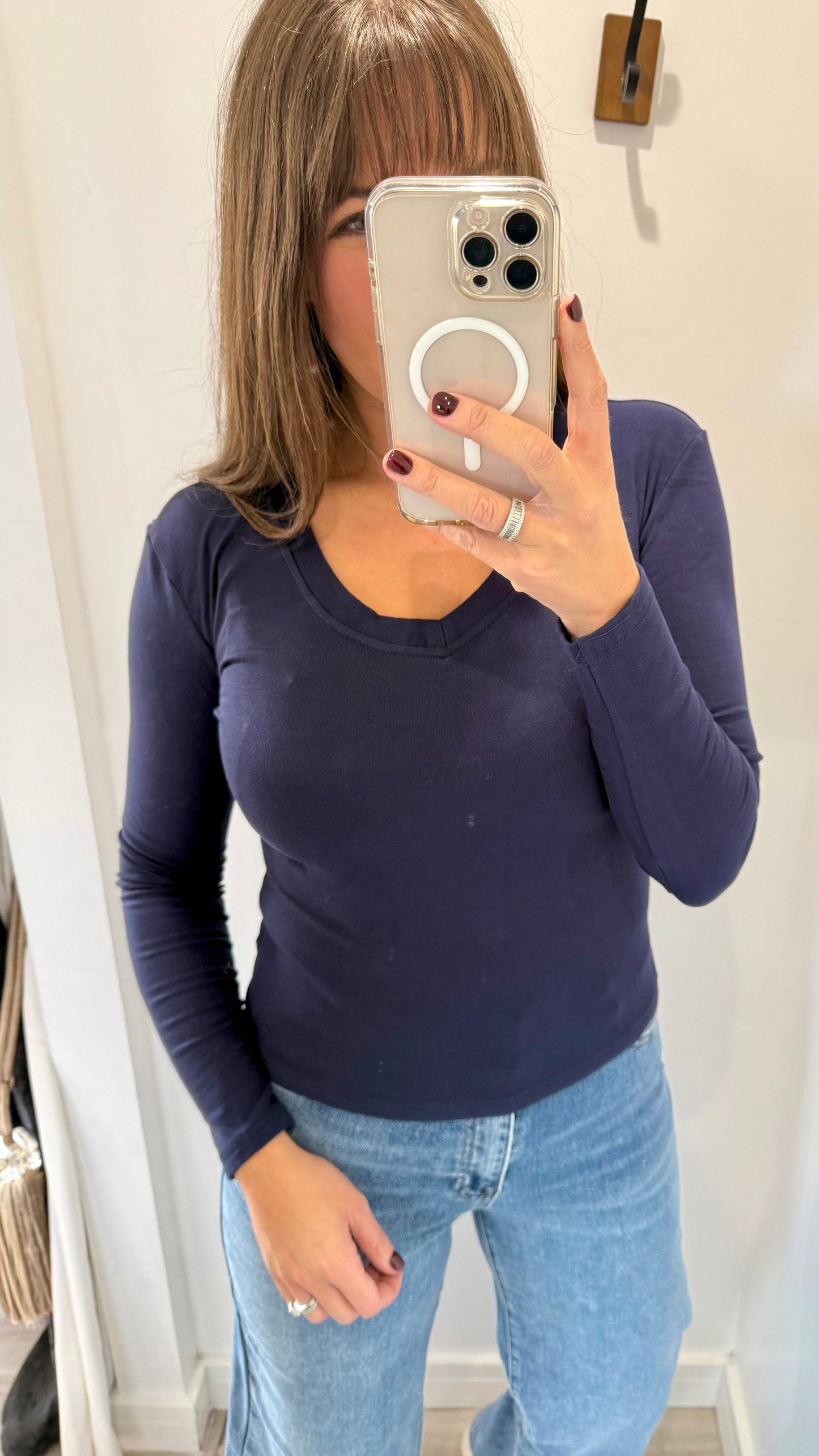 NAVY V-NECK STRETCH BASIC TOP