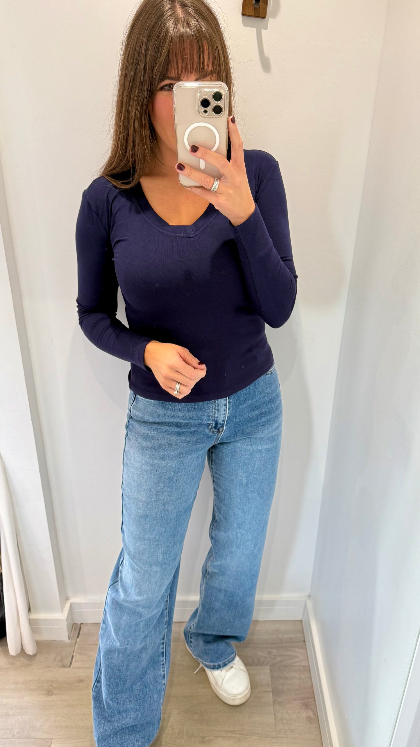 NAVY V-NECK STRETCH BASIC TOP
