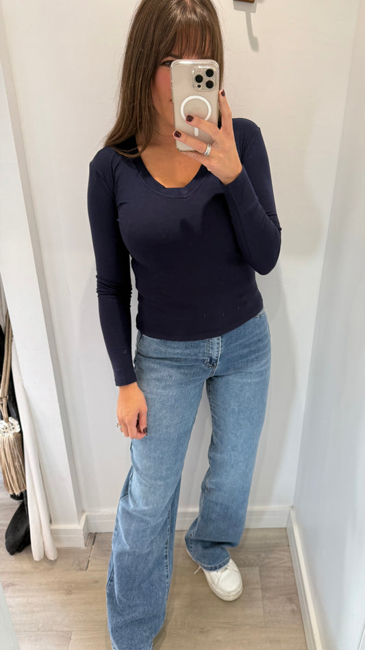 NAVY V-NECK STRETCH BASIC TOP