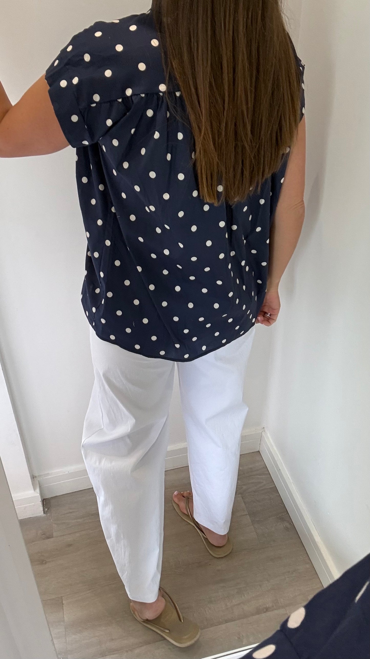 NAVY SPOT V NECK TOP