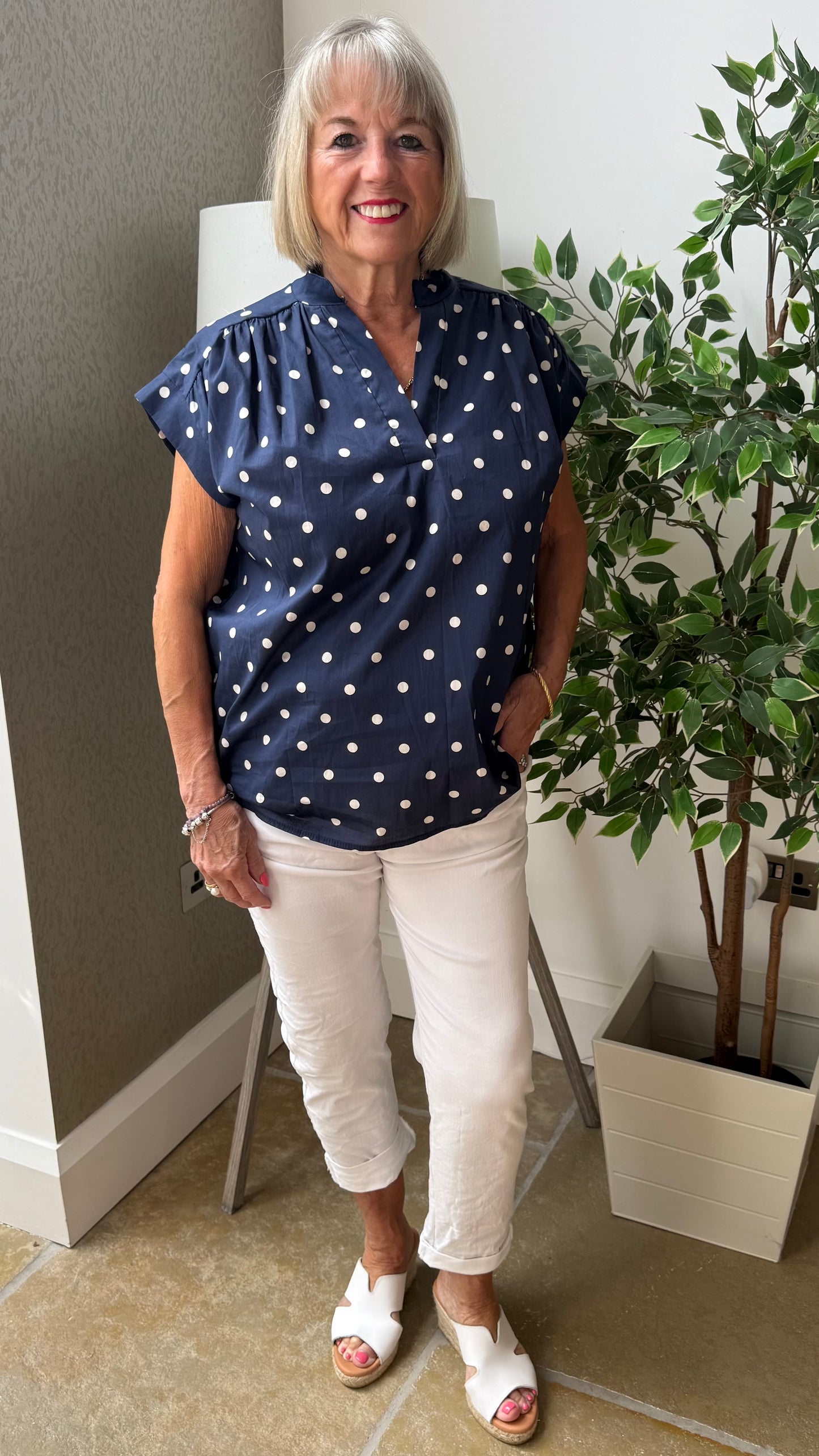 NAVY SPOT V NECK TOP