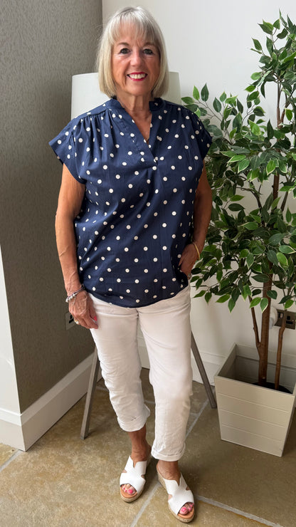 NAVY SPOT V NECK TOP