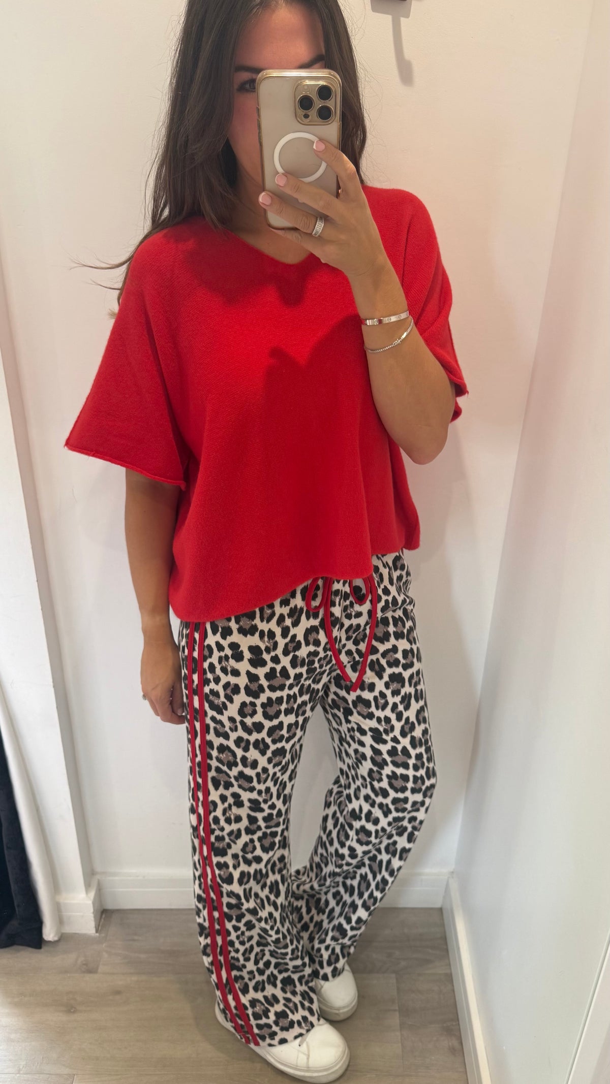 RED V-NECK SHORT SLEEVE KNIT
