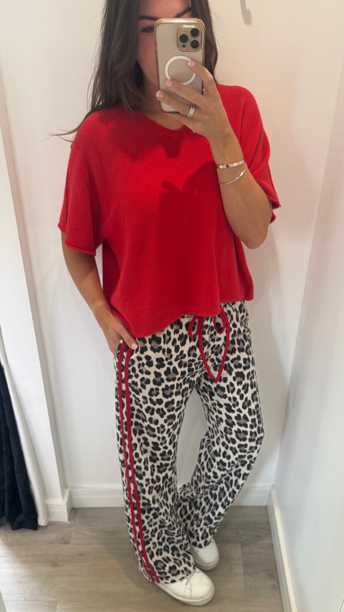 RED V-NECK SHORT SLEEVE KNIT