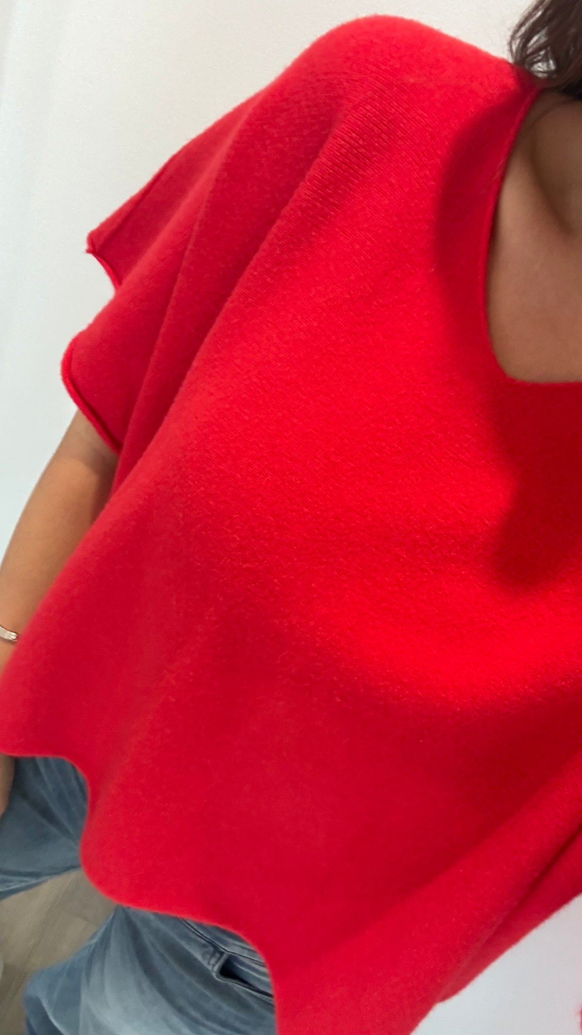 RED V-NECK SHORT SLEEVE KNIT
