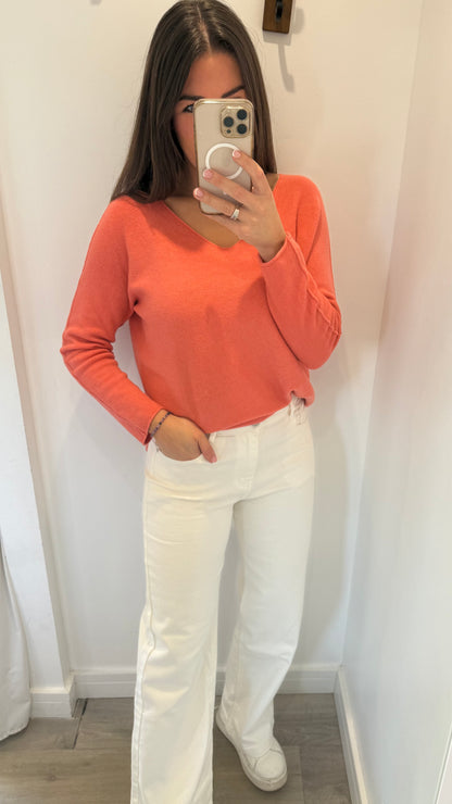 RUST V-NECK FINE KNIT JUMPER