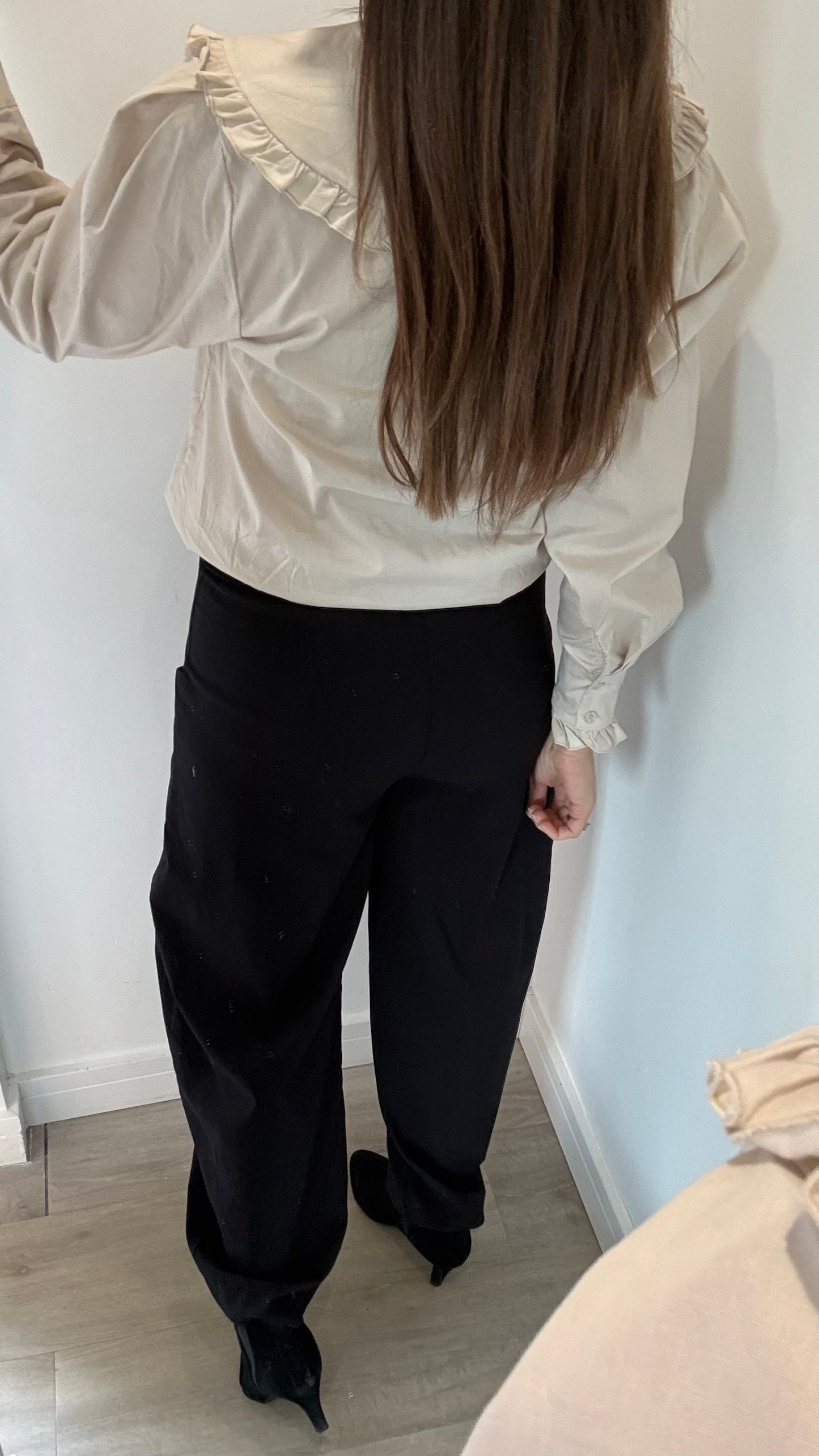 STONE FRILL COLLAR YOKO SHIRT