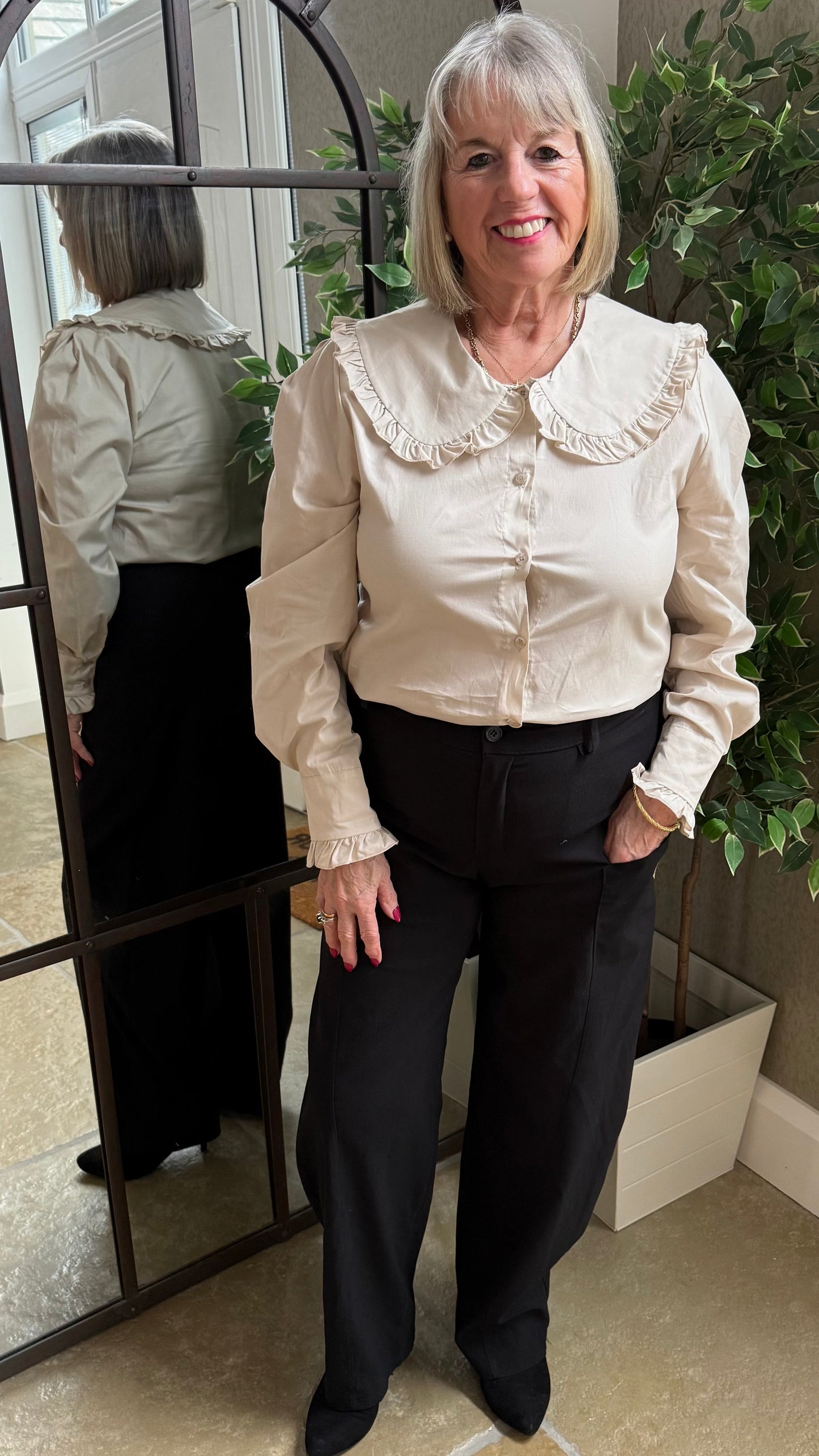 STONE FRILL COLLAR YOKO SHIRT