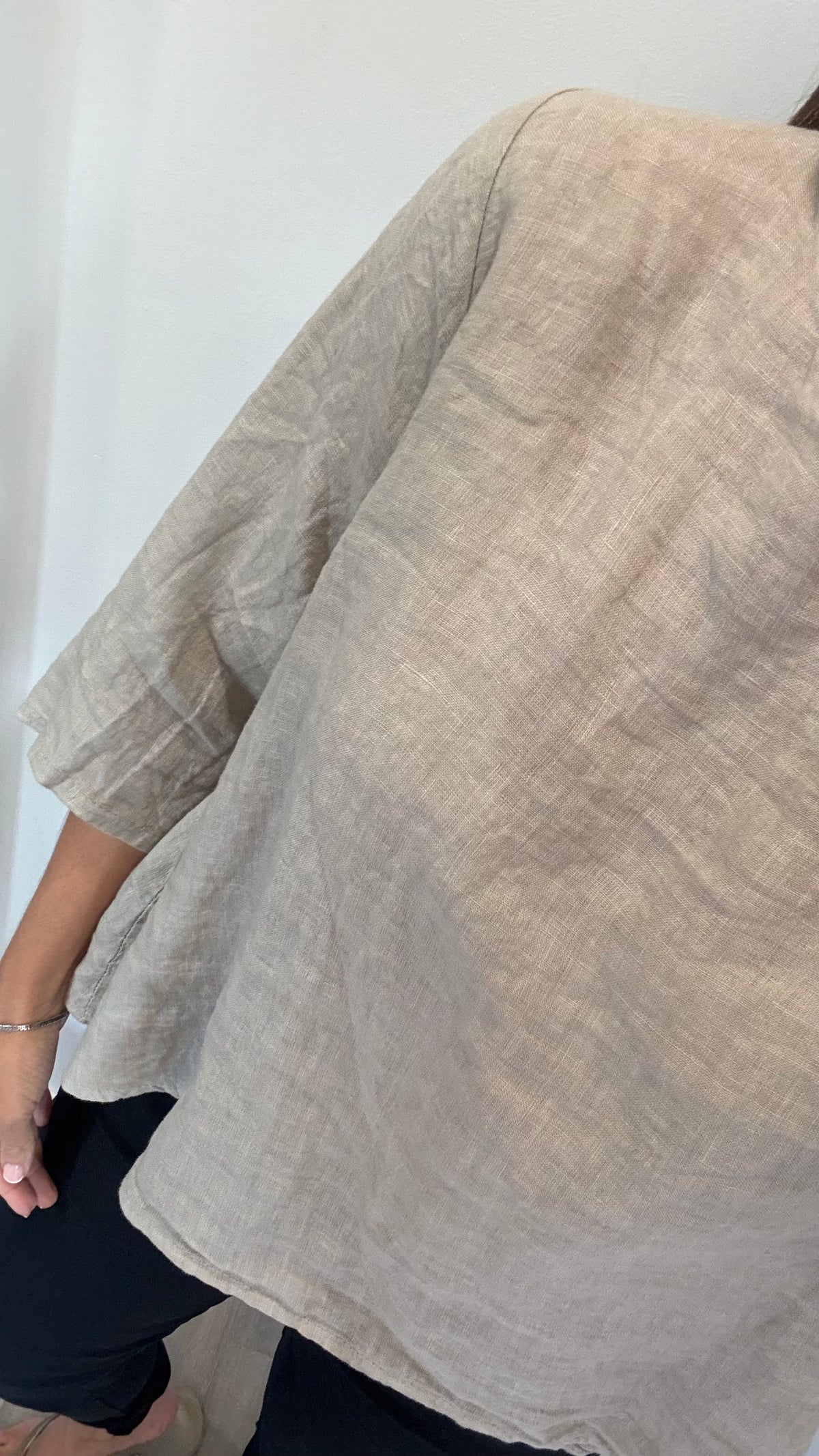 LINEN BUTTON BACK FLOATY TOP – NATURAL STONE