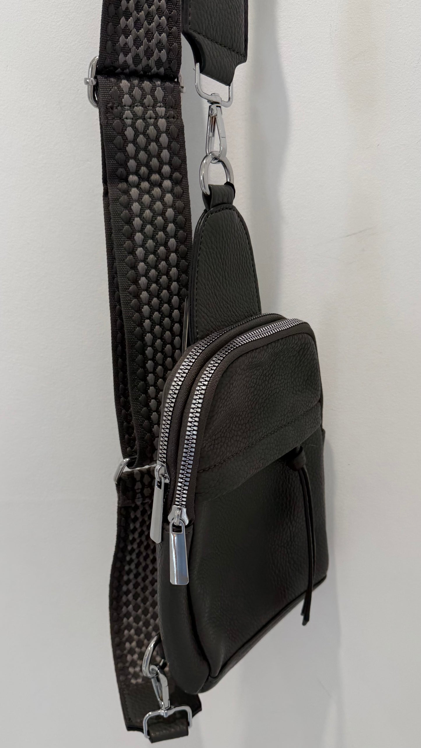 THE EVERYDAY DOUBLE ZIP CROSSBODY SLING BAG – CHARCOAL