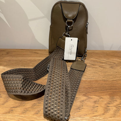 THE EVERTDAY DOUBLE ZIP CROSSBODY SLING BAG – MOCHA BROWN