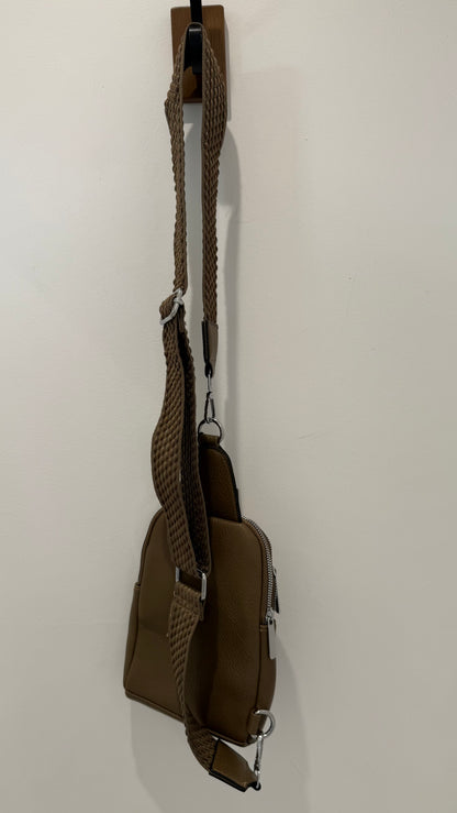 THE EVERTDAY DOUBLE ZIP CROSSBODY SLING BAG – MOCHA BROWN