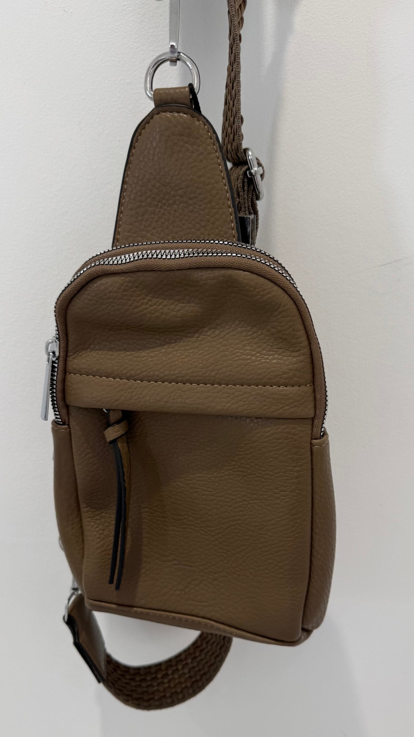 THE EVERTDAY DOUBLE ZIP CROSSBODY SLING BAG – MOCHA BROWN