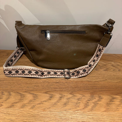 THE SOFT CURVE CROSSBODY SLING BAG – MOCHA BROWN AZTEC STRAP